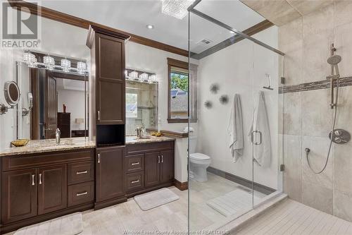 2835 Piccadilly, Tecumseh, ON - Indoor Photo Showing Bathroom