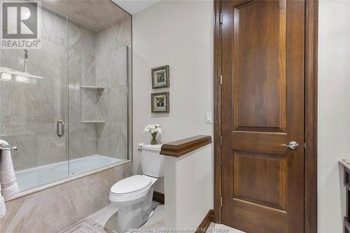 2835 Piccadilly, Tecumseh, ON - Indoor Photo Showing Bathroom