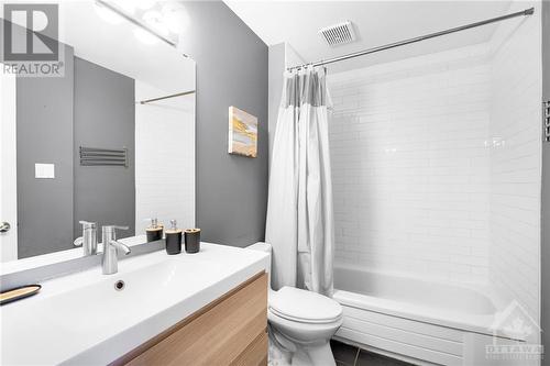 15 Mystic Private, Ottawa, ON - Indoor Photo Showing Bathroom