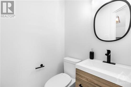 15 Mystic Private, Ottawa, ON - Indoor Photo Showing Bathroom