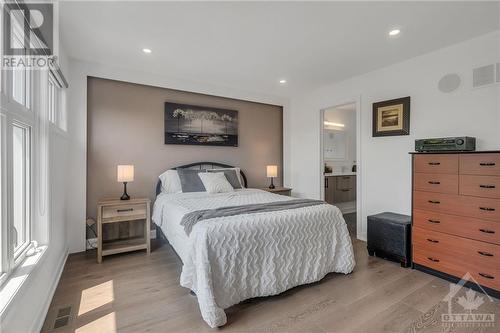 487 Mutual Street, Ottawa, ON - Indoor Photo Showing Bedroom