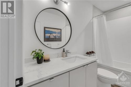 487 Mutual Street, Ottawa, ON - Indoor Photo Showing Bathroom
