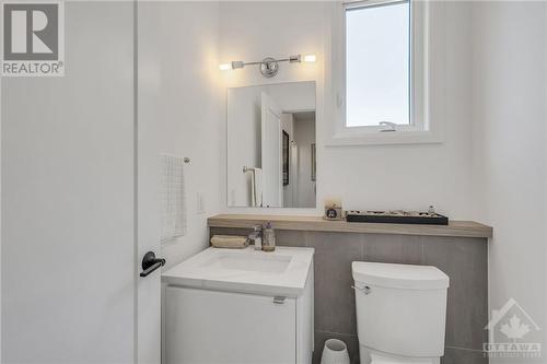 Powder room in the main level - 487 Mutual Street, Ottawa, ON - Indoor Photo Showing Bathroom