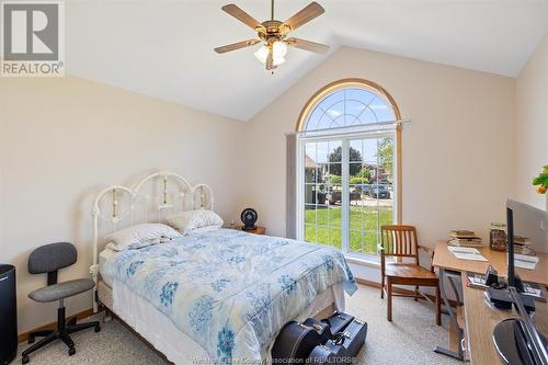 4521 Hunt Club Crescent, Windsor, ON - Indoor Photo Showing Bedroom