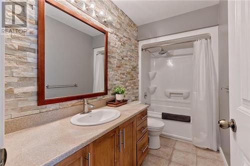 18 Winfield Street, Petawawa, ON - Indoor Photo Showing Bathroom