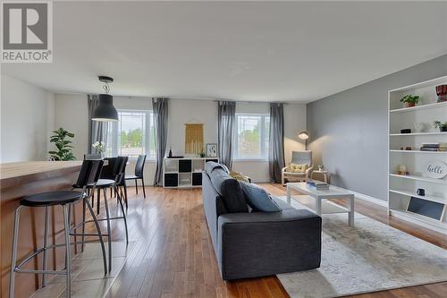 18 Winfield Street, Petawawa, ON - Indoor Photo Showing Living Room