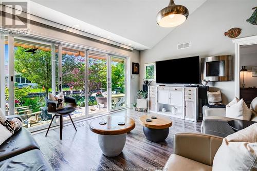 9 Montego Bay Crescent, Kingsville, ON - Indoor Photo Showing Living Room