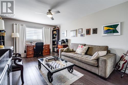 9 Montego Bay Crescent, Kingsville, ON - Indoor Photo Showing Living Room