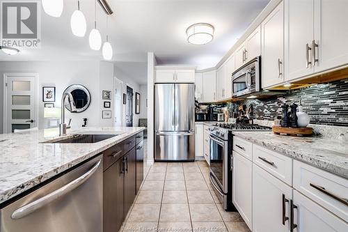 9 Montego Bay Crescent, Kingsville, ON - Indoor Photo Showing Kitchen With Upgraded Kitchen