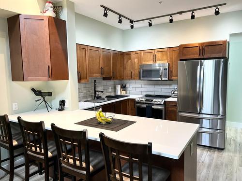 315 - 5570 Broadwater Rd, Castlegar, BC - Indoor Photo Showing Kitchen