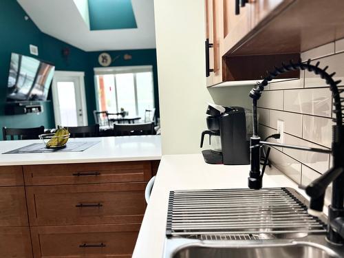 315 - 5570 Broadwater Rd, Castlegar, BC - Indoor Photo Showing Kitchen