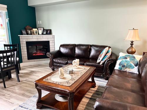 315 - 5570 Broadwater Rd, Castlegar, BC - Indoor Photo Showing Living Room With Fireplace