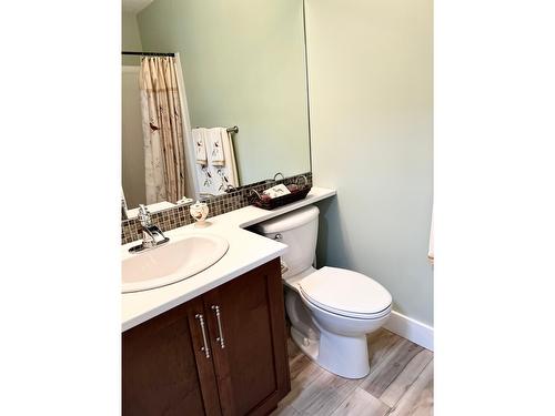 315 - 5570 Broadwater Rd, Castlegar, BC - Indoor Photo Showing Bathroom