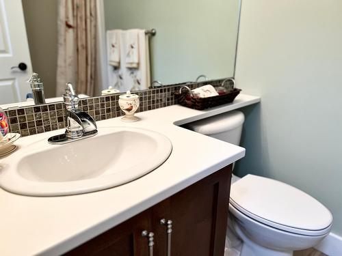 315 - 5570 Broadwater Rd, Castlegar, BC - Indoor Photo Showing Bathroom