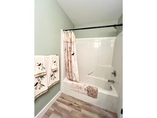 315 - 5570 Broadwater Rd, Castlegar, BC - Indoor Photo Showing Bathroom