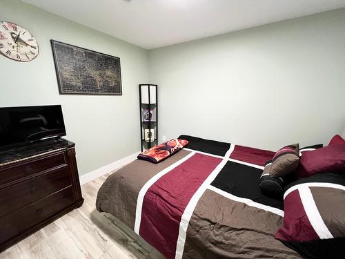 315 - 5570 Broadwater Rd, Castlegar, BC - Indoor Photo Showing Bedroom