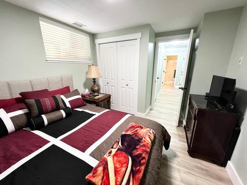 315 - 5570 Broadwater Rd, Castlegar, BC - Indoor Photo Showing Bedroom