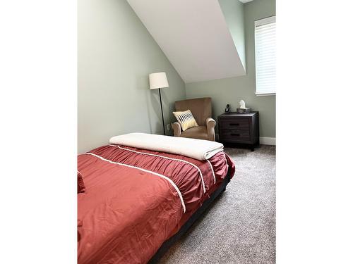 315 - 5570 Broadwater Rd, Castlegar, BC - Indoor Photo Showing Bedroom