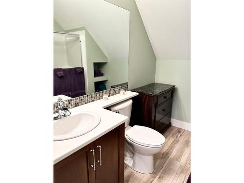 315 - 5570 Broadwater Rd, Castlegar, BC - Indoor Photo Showing Bathroom