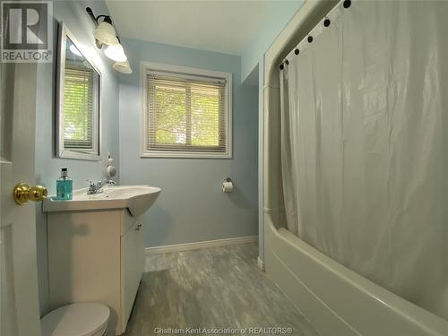 40 Surrey Court, London, ON - Indoor Photo Showing Bathroom