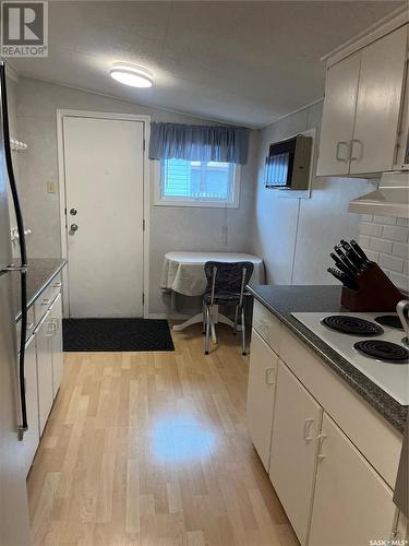 959 Hall Street W, Moose Jaw, SK - Indoor Photo Showing Kitchen