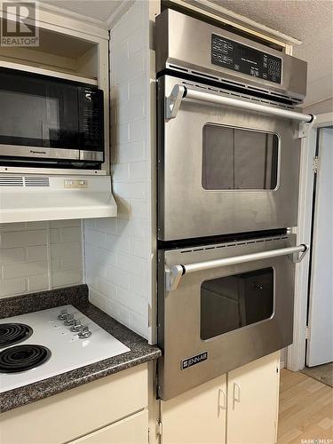 959 Hall Street W, Moose Jaw, SK - Indoor Photo Showing Kitchen