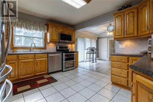 5848 Douglas Line, Plympton-Wyoming, ON - Indoor Photo Showing Kitchen