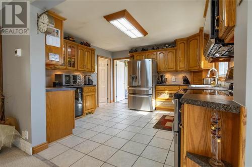 5848 Douglas Line, Plympton-Wyoming, ON - Indoor Photo Showing Kitchen