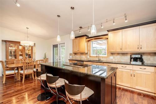 54 Hawstead Road, Winnipeg, MB - Indoor Photo Showing Kitchen With Upgraded Kitchen