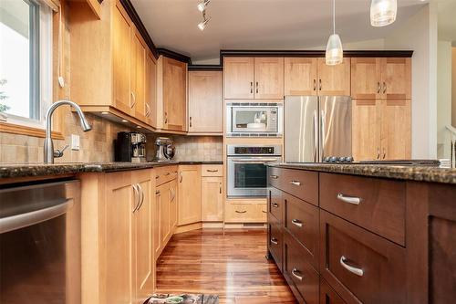 54 Hawstead Road, Winnipeg, MB - Indoor Photo Showing Kitchen