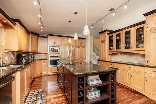 54 Hawstead Road, Winnipeg, MB - Indoor Photo Showing Kitchen With Upgraded Kitchen