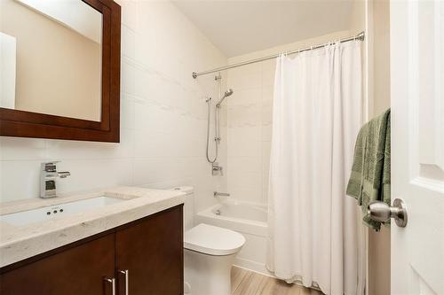 54 Hawstead Road, Winnipeg, MB - Indoor Photo Showing Bathroom