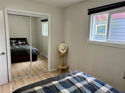 214 North Railway Street, Killarney, MB - Indoor Photo Showing Bedroom