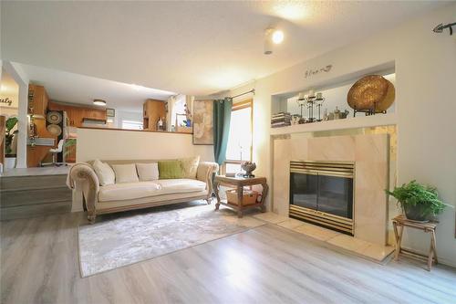 91 Bethune Way, Winnipeg, MB - Indoor Photo Showing Living Room With Fireplace