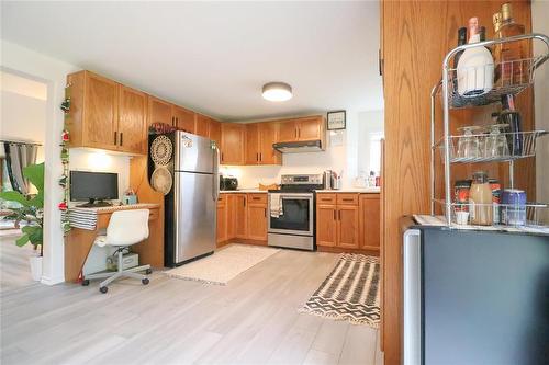 91 Bethune Way, Winnipeg, MB - Indoor Photo Showing Kitchen