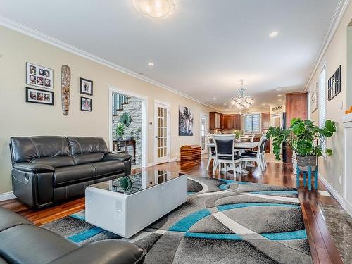 2240 Jackson Ave, Merritt, BC - Indoor Photo Showing Living Room