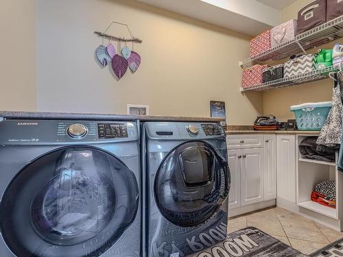 2240 Jackson Ave, Merritt, BC - Indoor Photo Showing Laundry Room