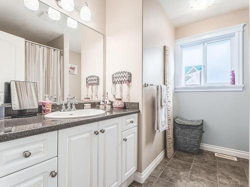 2240 Jackson Ave, Merritt, BC - Indoor Photo Showing Bathroom