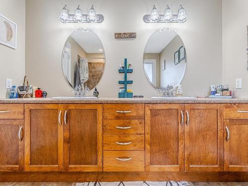 2240 Jackson Ave, Merritt, BC - Indoor Photo Showing Bathroom