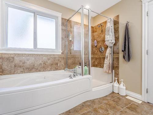 2240 Jackson Ave, Merritt, BC - Indoor Photo Showing Bathroom