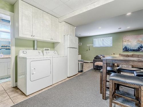2240 Jackson Ave, Merritt, BC - Indoor Photo Showing Laundry Room