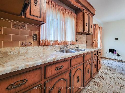 245 Montmorency Dr, Hamilton, ON - Indoor Photo Showing Kitchen With Double Sink