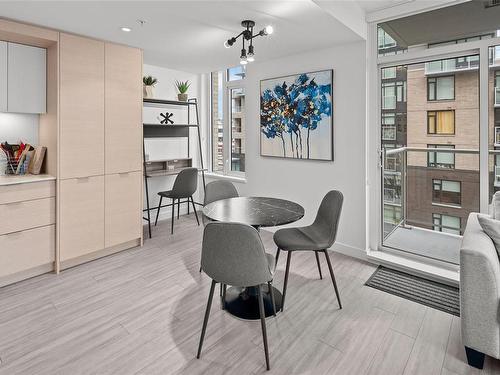 706-848 Yates St, Victoria, BC - Indoor Photo Showing Dining Room