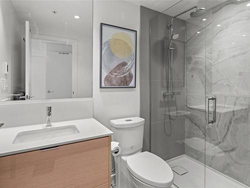 706-848 Yates St, Victoria, BC - Indoor Photo Showing Bathroom