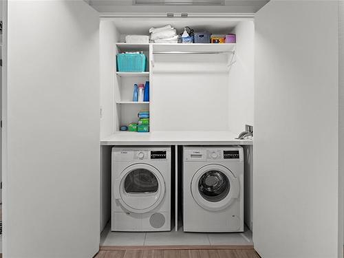 706-848 Yates St, Victoria, BC - Indoor Photo Showing Laundry Room