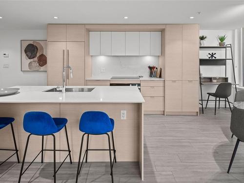 706-848 Yates St, Victoria, BC - Indoor Photo Showing Kitchen With Upgraded Kitchen