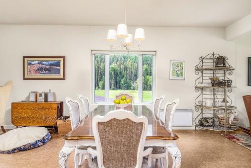 4 Hollingsworth Road, Cherryville, BC - Indoor Photo Showing Dining Room