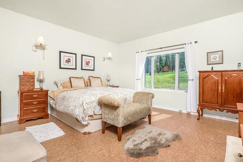 4 Hollingsworth Road, Cherryville, BC - Indoor Photo Showing Bedroom