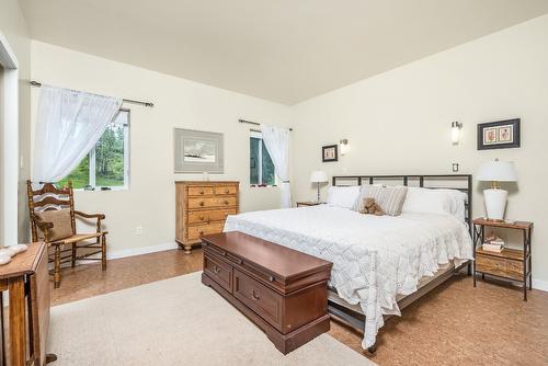 4 Hollingsworth Road, Cherryville, BC - Indoor Photo Showing Bedroom