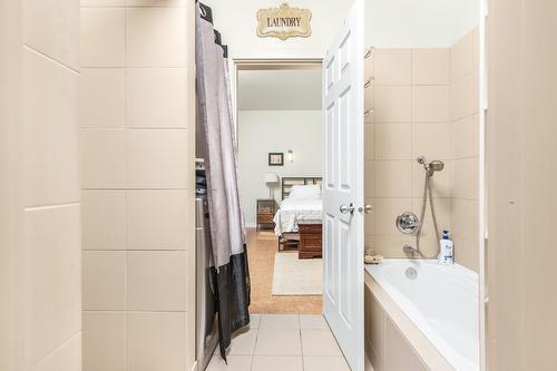 4 Hollingsworth Road, Cherryville, BC - Indoor Photo Showing Bathroom